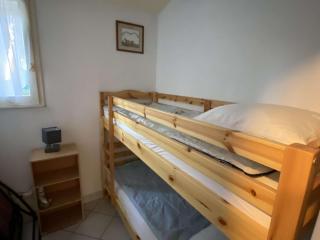 Villa mitoyenne climatisée, calme avec piscine et parking, proche plage et port, pour 6 personnes - FR-1-607-125 - 3