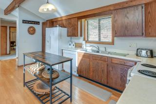 Maggie Valley Mountain Escape with Fireplace and Deck! - Maggie Valley - 3