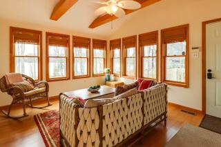 Lakefront Poconos Family Home with Pool Access - Pocono Lake - 2