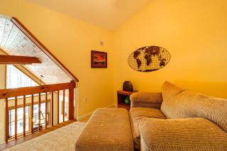 Lakefront Poconos Family Home with Pool Access - Pocono Lake - 1