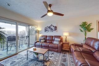 Cozy Condo with Balcony and Views in Beech Mountain! - 6