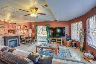 Artfully Decorated Cottonwood Home Pets Welcome! - 0