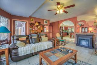 Artfully Decorated Cottonwood Home Pets Welcome! - 6