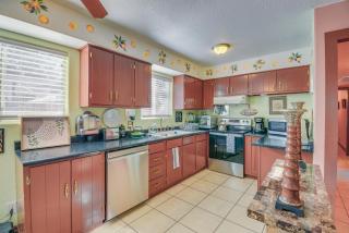 Artfully Decorated Cottonwood Home Pets Welcome! - 5