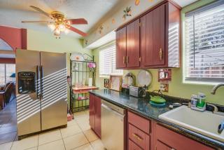 Artfully Decorated Cottonwood Home Pets Welcome! - 4