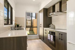 5BR Dual key Family home with stylished furniture - Browns Plains - 0