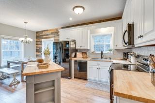 Hammocks and Forest Views Creekside Murphy Retreat - 3