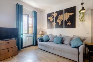 Open the Classic Wooden Shutters at a Cozy City Nest - Florence - 3