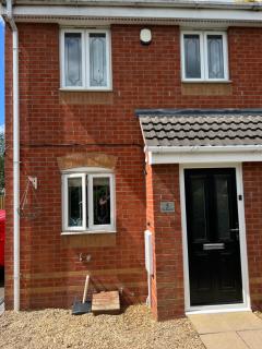 Entire Modern House in Staffordshire - - 8