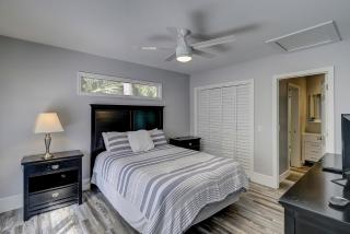 Luxury Updated 6 BR home Private Pool Near Ocean Bikes & Beach Gear Included - 4