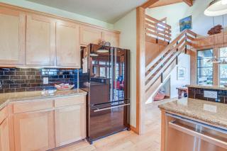 Lake Whitney Cabin with Hot Tub and Fire Pit! - 2