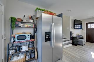 Modern Mount Airy Hideaway with Private Backyard! - Mount Airy - 3