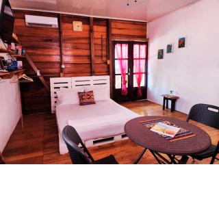 Poetry Garden Bocas Town Colon Island- Deluxe Bungalow Cabin-AC-Enjoy the Night Life - Bocas del Toro - 6