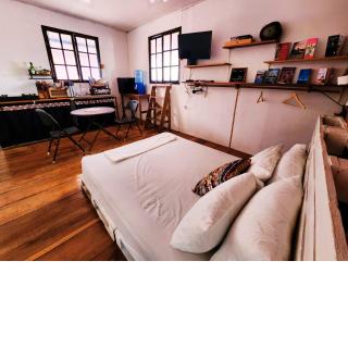 Poetry Garden Bocas Town Colon Island- Deluxe Bungalow Cabin-AC-Enjoy the Night Life - Bocas del Toro - 5