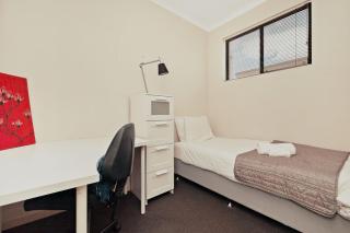3 BR Townhouse Near Gouger Street - Pets Friendly - Free Parking - Free Wifi - Adelaide - 1