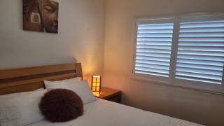 Pet Friendly Cottage With Waterviews - Bongaree - 1