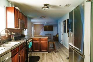 Deck, BBQ Grill, Backyard Fire Pit, Pool, Jacuzzi Tub, 65 inch TV - 4