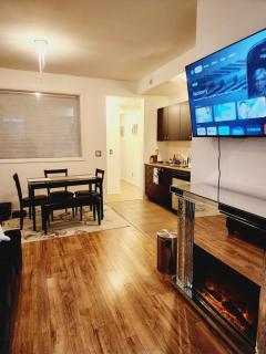 Beautiful Townhouse Near Yorkdale Mall, Wilson Subway - 3