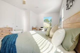 Luxury King Suite, 3BR 2BA, Beach Vibe, Top-Tier Amenities, Prime location - Palm Coast - 1