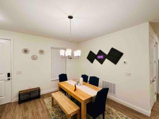 Luxury King Suite, 3BR 2BA, Beach Vibe, Top-Tier Amenities, Prime location - Palm Coast - 5