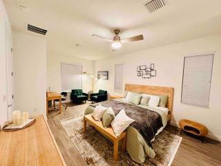 Luxury King Suite, 3BR 2BA, Beach Vibe, Top-Tier Amenities, Prime location - Palm Coast - 8