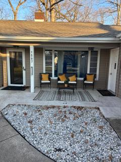 Luxury Home near Notre Dame with Arcade Room - South Bend - 8