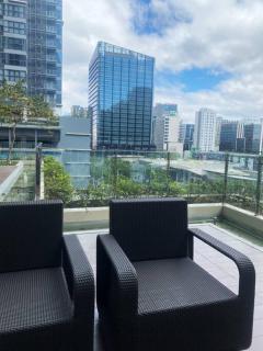 Uptown Stays+ Free pool access & Building views - Manila - 9
