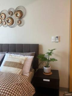 Uptown Stays+ Free pool access & Building views - Manila - 4