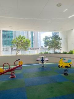 Uptown Stays+ Free pool access & Building views - Manila - 2