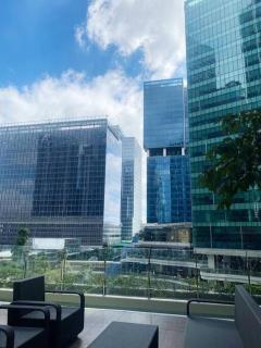 Uptown Stays+ Free pool access & Building views - Manila - 1