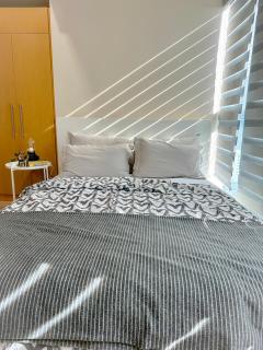 1BR BGC Uptown Modern Condo Netflix 200Mb Wifi - 7