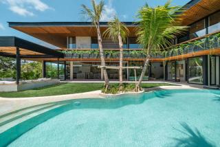Villa Coco Bay - Iconic 8BR Tropical Villa Next to the Beach - Canggu - 8