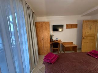 Brauner Bär mit Donaublick - 3