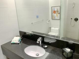 Greens Hotel & Suites - 7