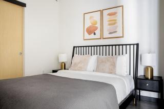 Bellevue jr 1br w garden wine lockers nr bars SEA-616 - 2