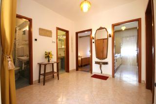 Nur 450 Meter zum Feinkieselstrand - 3