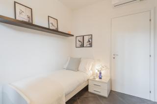Chiara's Apartment by Rent All Como - 5