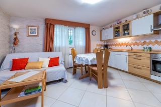Nur 400 Meter zum Strand mit WiFi, Parkplatz, Garten - Baška - 4