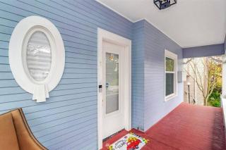 Victorian Villa: Interns or family - Seattle - 7