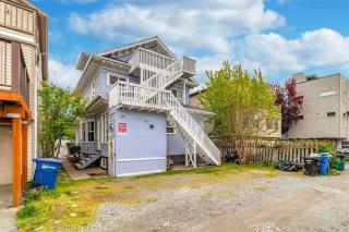 Victorian Villa: Interns or family - Seattle - 2