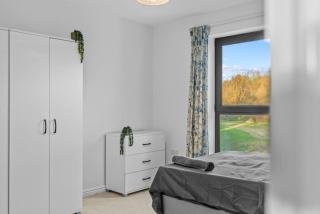 Modern Detached 5 Bedroom House - Uxbridge - 5