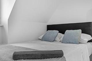 Modern Detached 5 Bedroom House - Uxbridge - 3