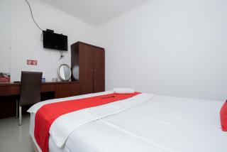 RedDoorz near Bukit Darmo Golf - 3