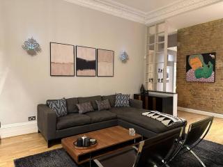 Stunning 2 bed/2bath flat in heart of Kensington - 6