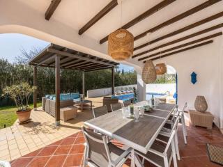 Splendid Carvoeiro Villa 6 Bedrooms Casa Sacha Marias Short Drive To Centre Great Pool Area - Carvoeiro - 4