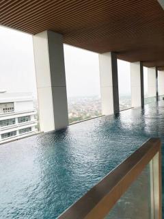 Large Comfortable Bedroom in Alam Sutera Tangerang - Kampungklapa - 1
