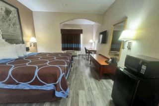 Super 8 by Wyndham Huntsville - Huntsville - 1