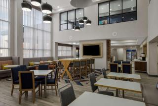 Hampton Inn Linden - Linden - 8