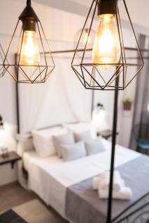 Luxury One Bedroom Aristophanes Apartment - 5