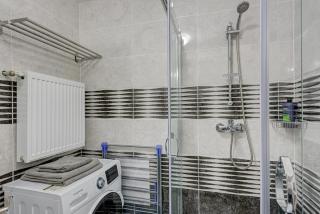Bucharest Airport & Therme Apartments -- Five minutes driving distance -- Self-check-in -- Free Parking -- 20 minutes walking distance to airport -- Free Coffee & Tea -- Night Check-in till 5 am -- Next to train to Bucharest --Balcony - Otopeni - 9